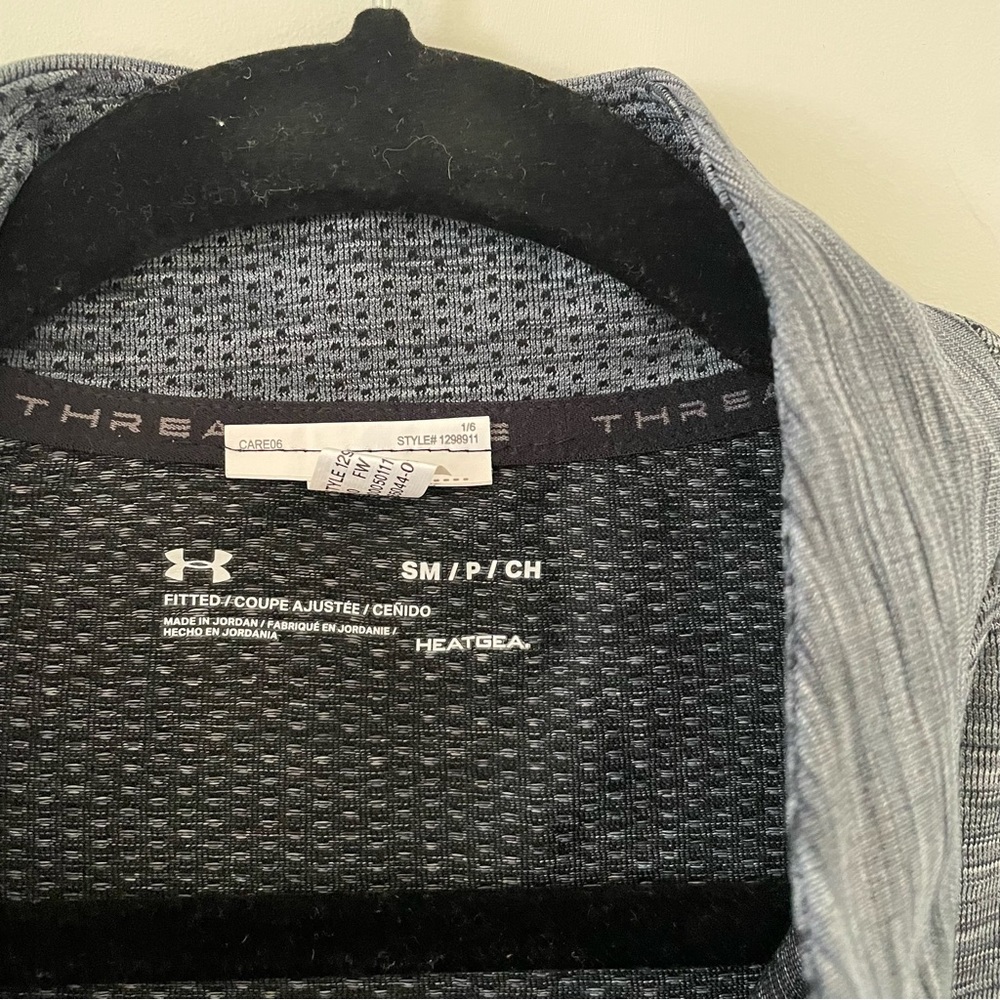 Under Armour Pullover - Picture 6 of 7